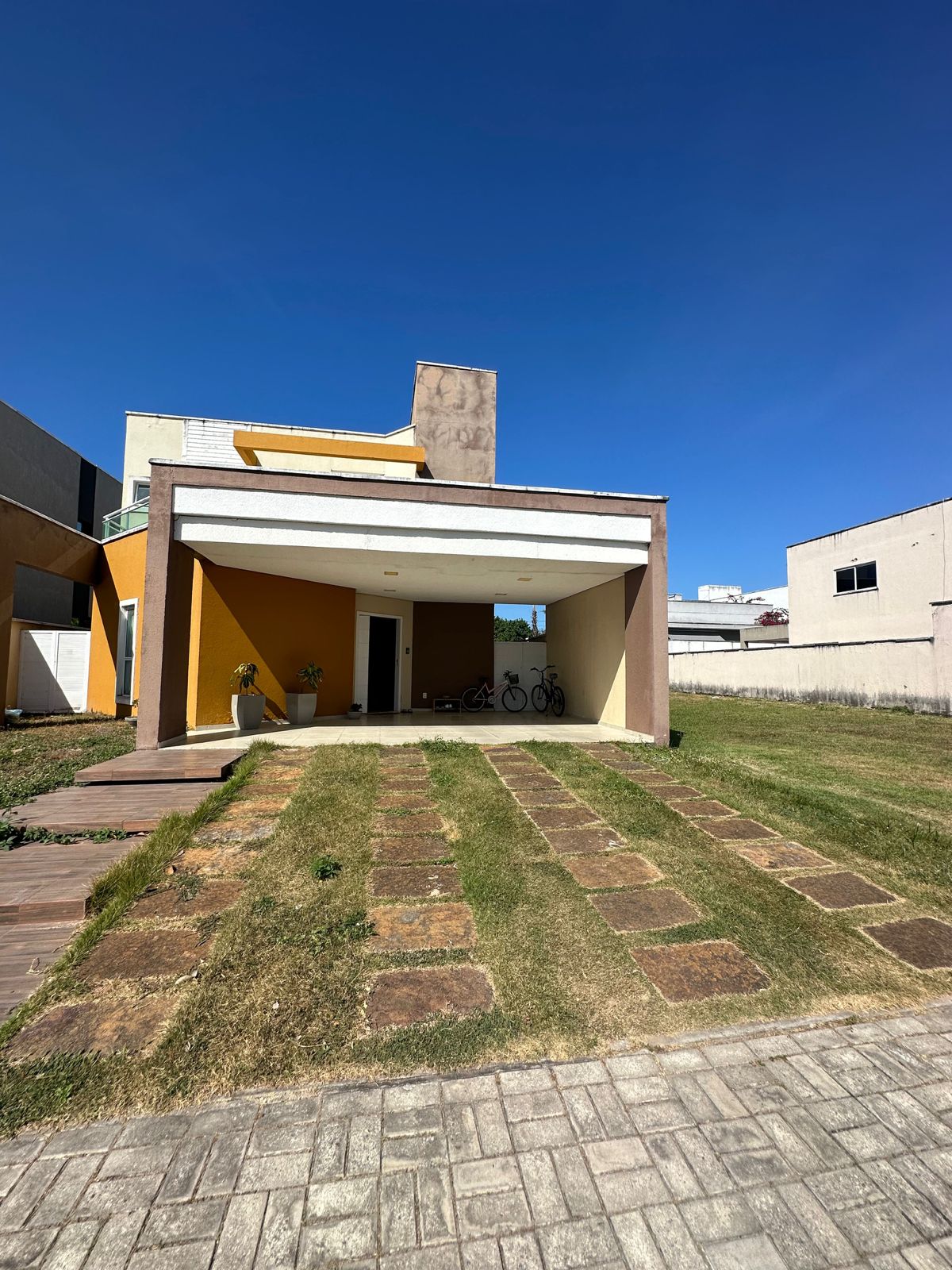 CASA DUPLEX EM CONDOMNIO. BAIRRO: URUCUMENA / EUSBIO (R$ 850.000,00)