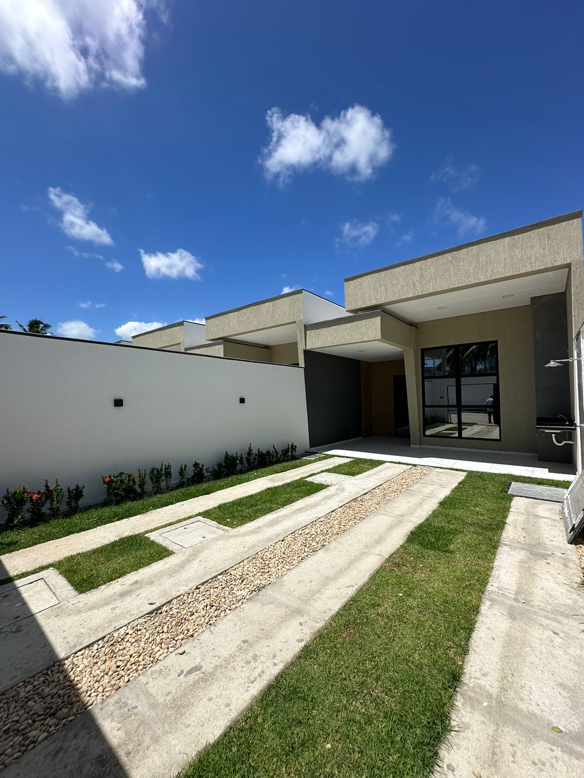 CASA PLANA SOLTA. BAIRRO: COAU / EUSBIO. (R$ 399.000,00)