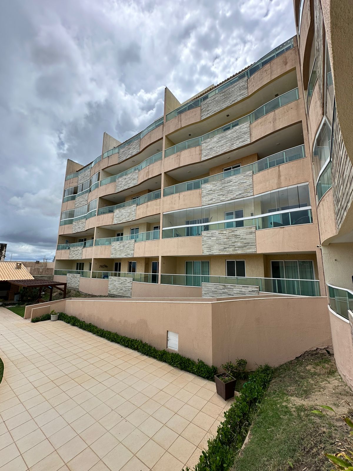 APARTAMENTO NO BEACH PARK. BAIRRO: PORTO DAS DUNAS (R$ 300.000,00)