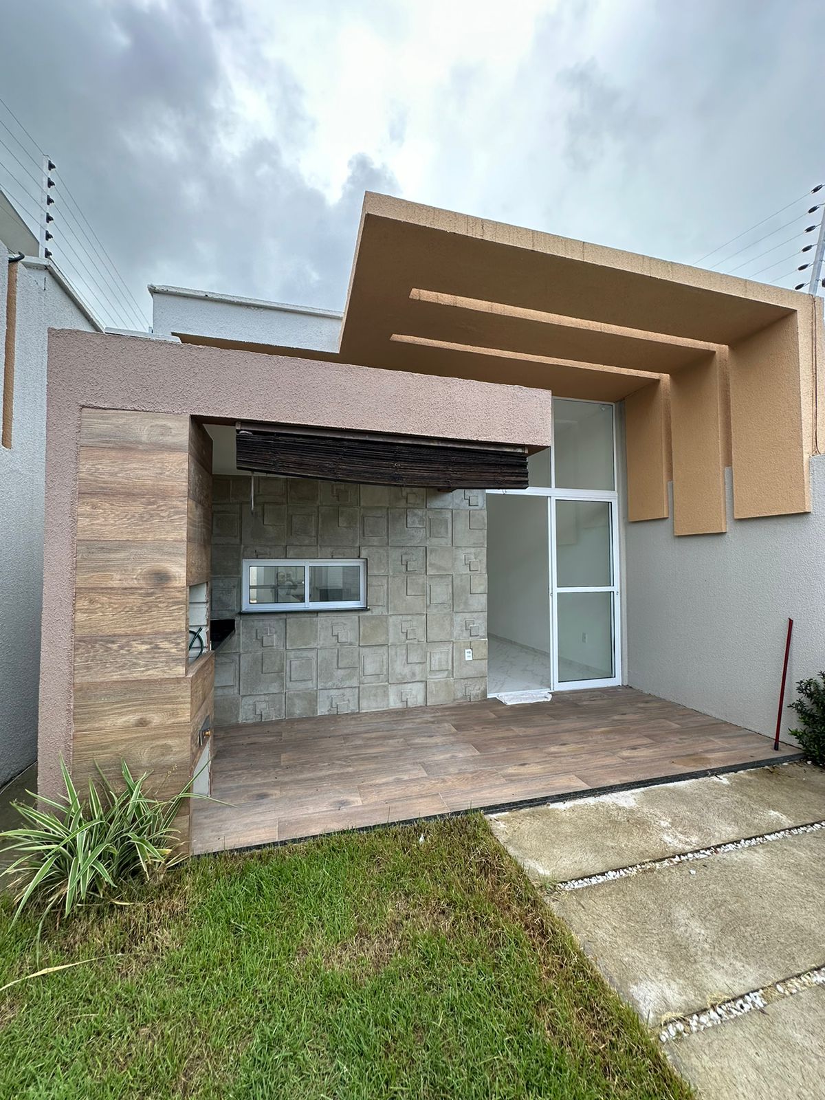 CASA PLANA EM RUA PRIVATIVA.  BAIRRO: VEREDA TROPICAL  - R$ 285.0000,00