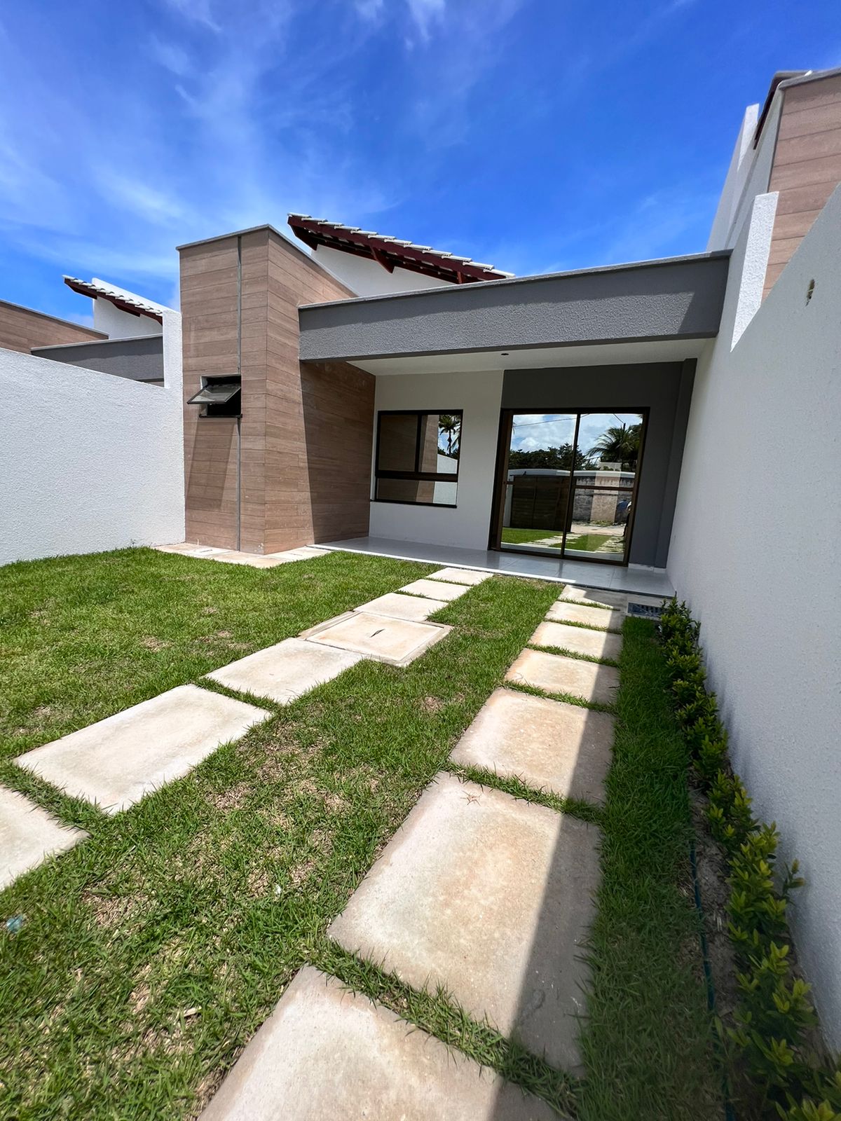 CASA PLANA SOLTA: BAIRRO: MANGABEIRA / EUSBIO (R$ 299.000,00)